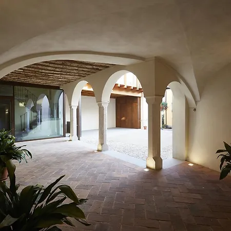 Palazzo Eleonora Monasterolo del Castello